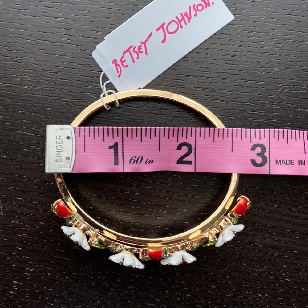 🌱 Betsey Johnson Strawberry Bangle Bracelet - Picture 11 of 12